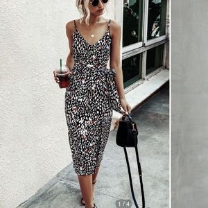 Strap dress black and white